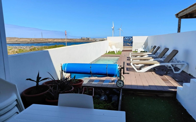 BLUE BREEZE house with pool facing sea