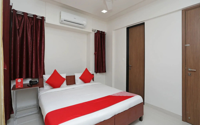 OYO 11742 Hotel Aakiyo Rooms