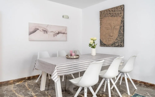 Stunning flat with open pool