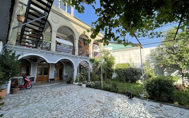 Grayhouse Elia Apartment
