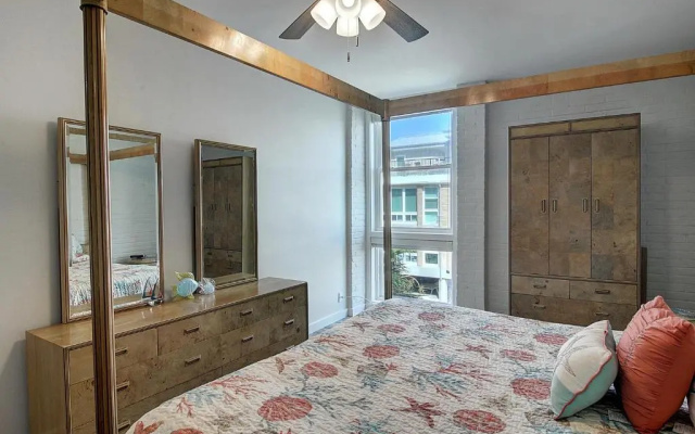Channelview 215