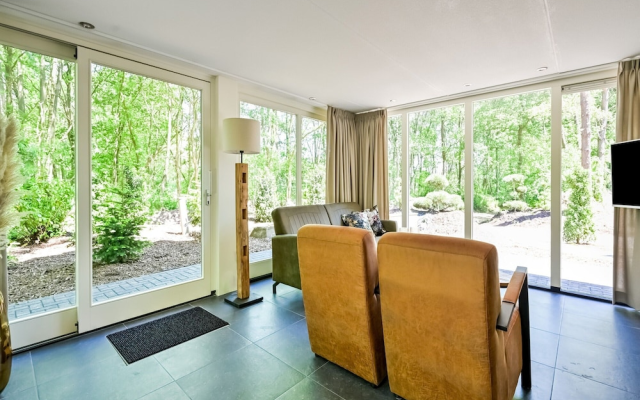 House in Reutum With Jacuzzi & Forest View