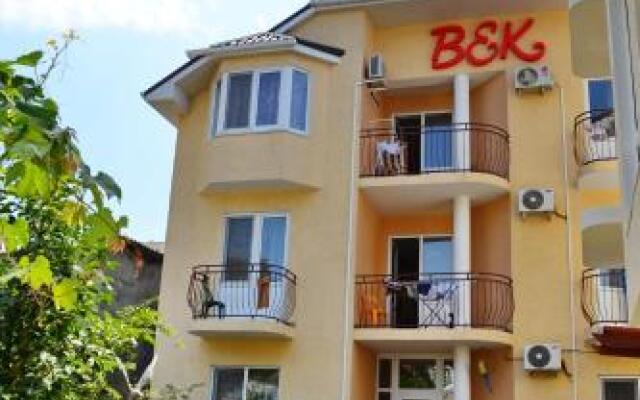 Гостиница Vek Guest House в Анапе отзывы, цены и фото номеров - забронировать гостиницу Vek Guest House онлайн Анапа вид на фасад