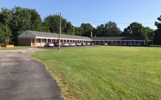 Kenwood Court Motel