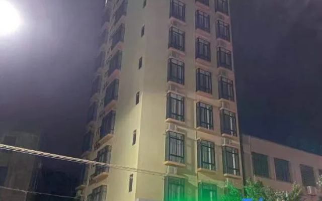 Xuwen Berlin Hotel