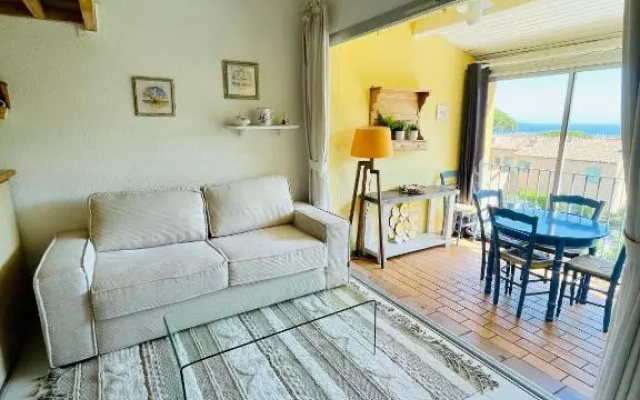 Bel appartement avec mezzanine, vue mer et piscine
