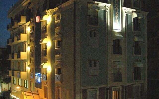Hotel Augustus вид на фасад