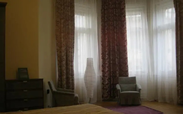 Classical Apartment in Downtown