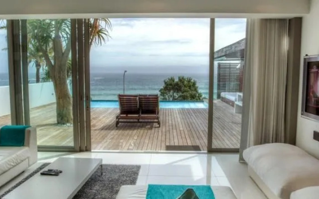15 Views House