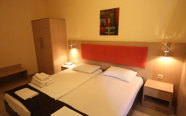 Philoxenia Hotel & Studios