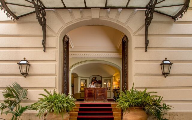 Hotel Locarno вид на фасад