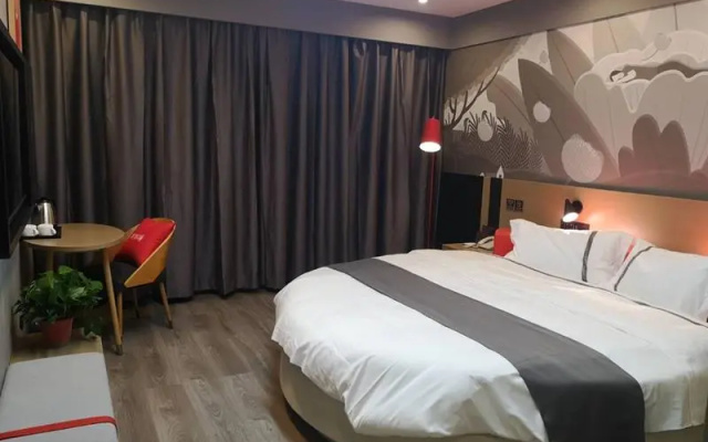 Thank Inn Hotel Henan Luohe Yancheng District Zhonglou Square