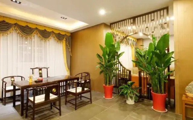 Quanpan Yaju Hotel (Qiannan Zhisheng Tangquan Building 5)