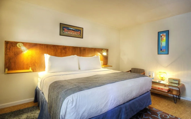 Roadrunner Lodge