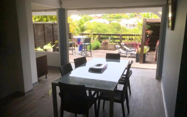 Lacoupaul : Superbe Appartement avec terrasse, jardin et jacuzzi