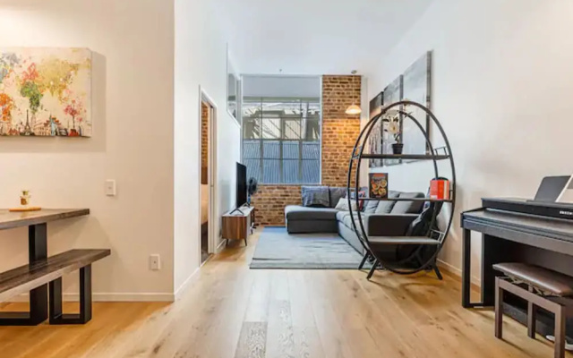 Stylish City Pad Near Sky Tower!
