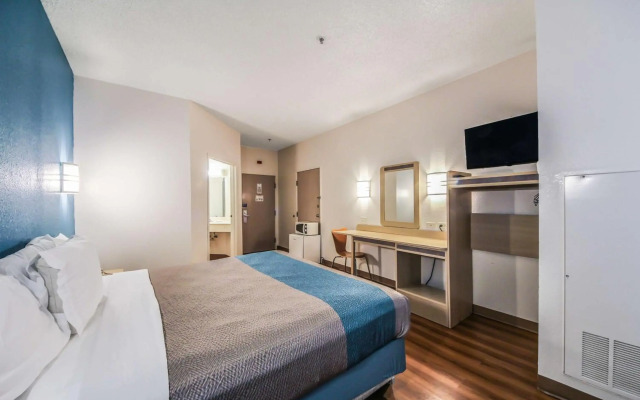 Motel 6 New Braunfels, TX