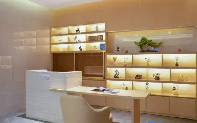 Yeste International Hotel (Wuzhou Municipal Government Civic Square)