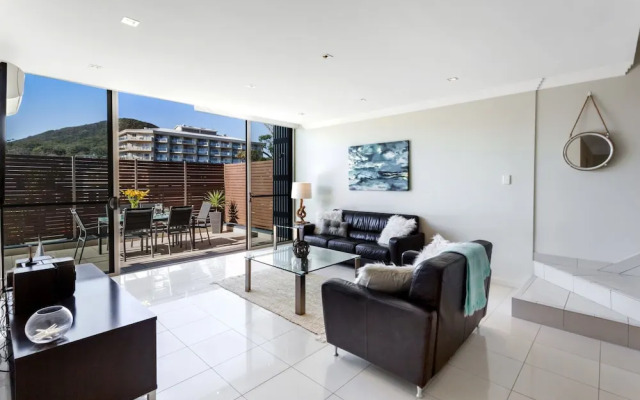 Aura 13 - Shoal Bay