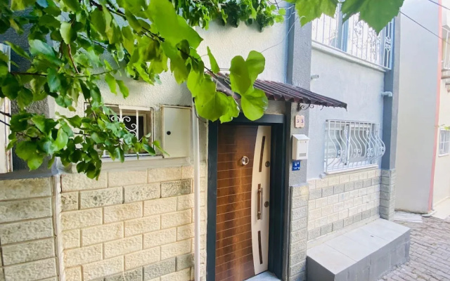 Beautiful 3-bedroom House With Sea View and Garden