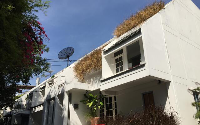 Отель Homestay Atom@Ekk3 вид на фасад