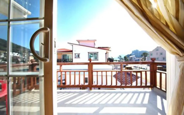 Modern Hill Pension