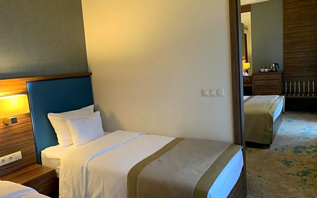 Barack Thermal Hotel and Spa