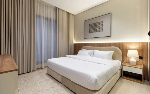 Spacious & Charming Stay Smart TV