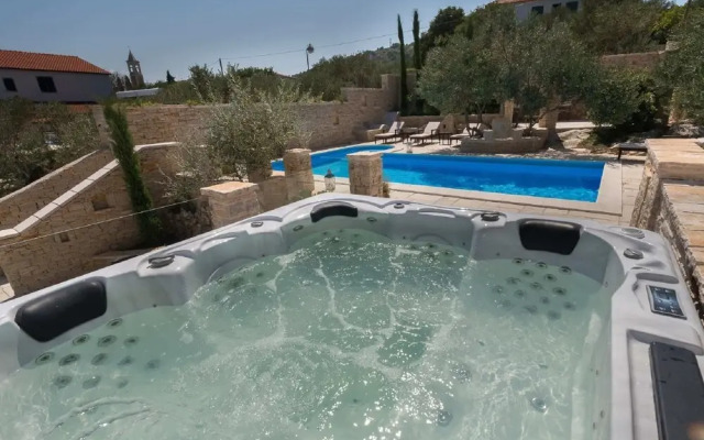 Superb Apartment in Murter with Hot Tub