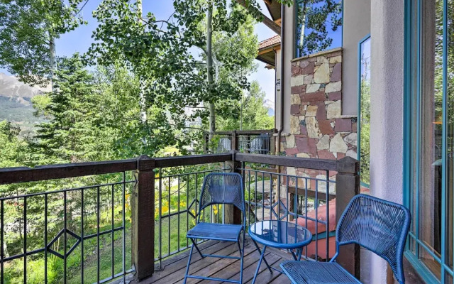 Upscale Ski-in/ski-out Escape w/ Deck + Grill