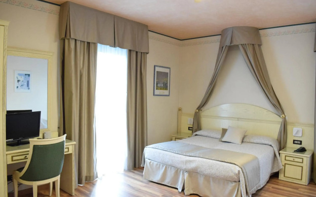 Carlton Hotel