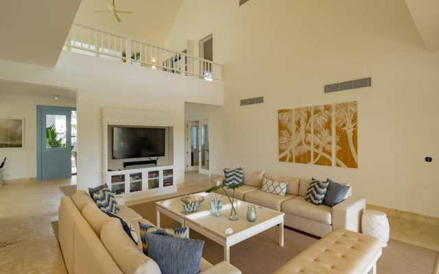Arrecife 39 - Spacious 5BR Villa Near Beach Golf