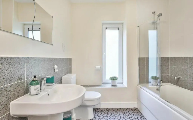 Exclusive - Stunning City Centre House! Parking