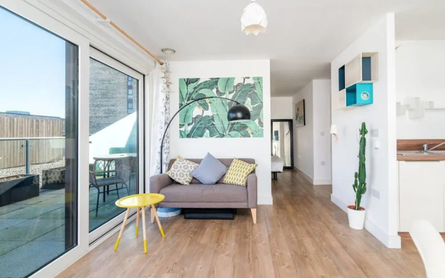 Lovely Studio Flat w/ Terrace in Southeast London