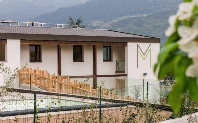 Отель Moar Lodge Лана вид на фасад