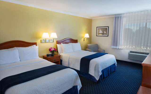 The Marina Inn on San Francisco Bay