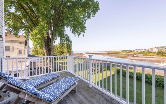 Breakwater Inn