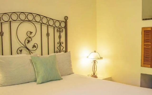 Private Suite 102 Walking Distance to the Beach
