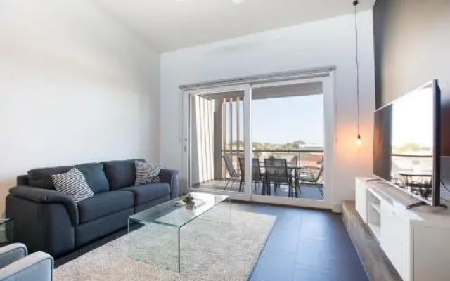 Magnificent Apartment + FREE car park near CBD