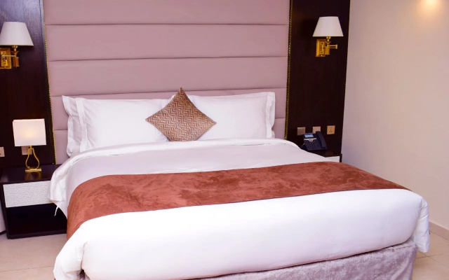 Monty Suites & Golf