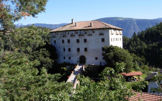 Отель Pension Dolomitenblick Лана вид на фасад