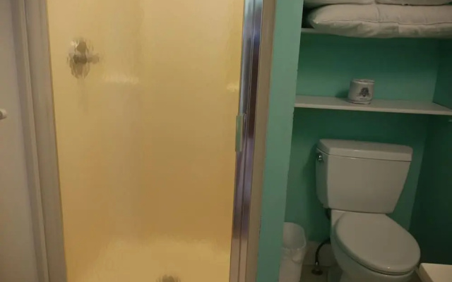 Plum Crazy Up - 2 Br Townhouse