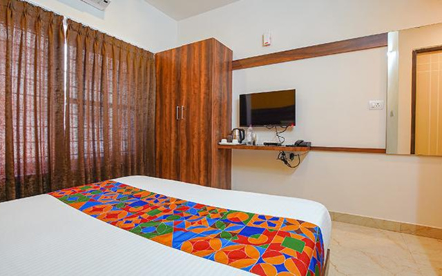 Fabhotel Greenwood Xpress Inn