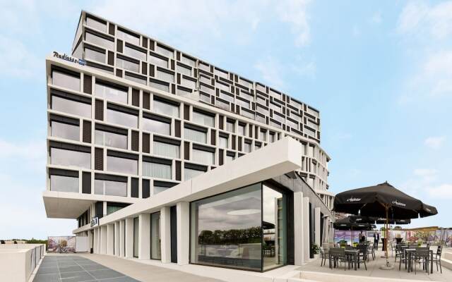 Radisson Blu Hotel Bruges вид на фасад