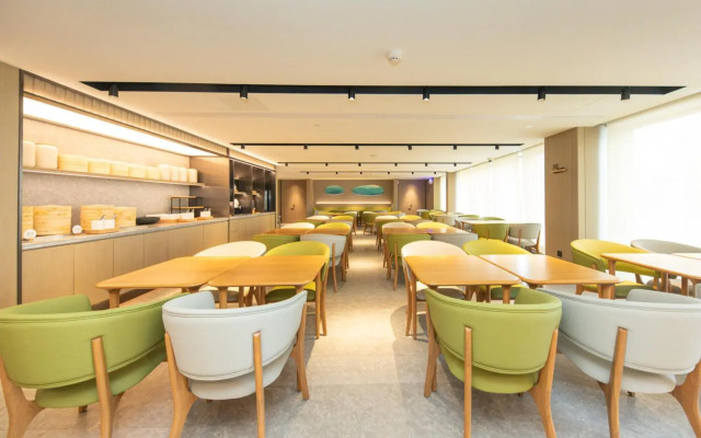 Ji Hotel(Changyang Road, North Bund, Shanghai)