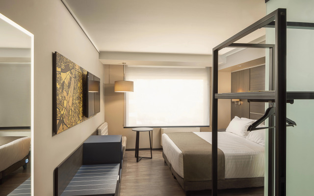 Ola Santiago Providencia, Tapestry Collection by Hilton