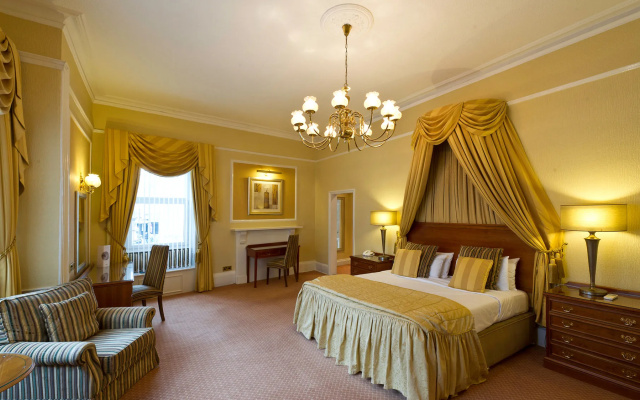The Royal & Fortescue