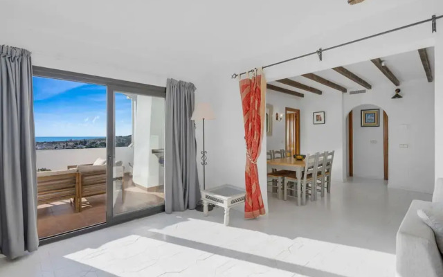 Apartment With Roof Terrace and Pool - Ref 129
