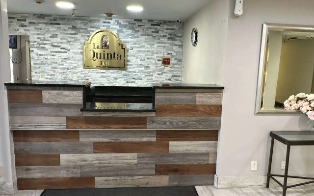 La Quinta Inn and Suites by Wyndham Cincinnati North