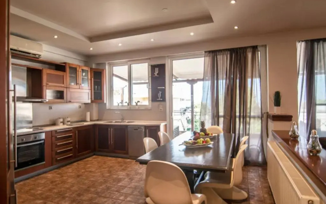 Akrata's Elegant Luxury Suite